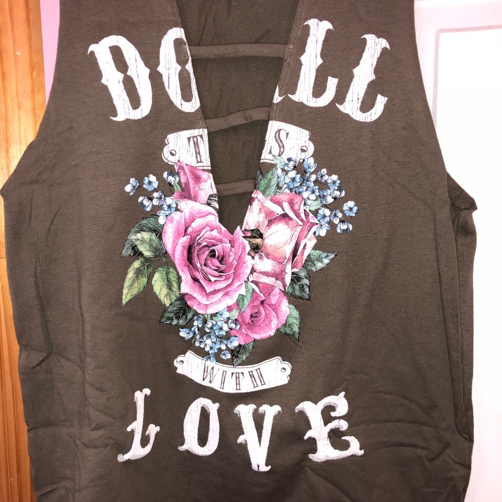 Olive Rose Cut Out Ladder Top - Picture 6 of 8